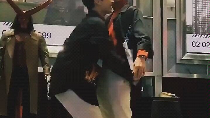 Mew: Aku tidak menyangka dia akan membalas. Gulf: Aku juga tidak menyangka aku akan membalas.