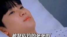 Hyunwoo pretending to sleep = a male vixen, Haein is totally obsessed with him😉