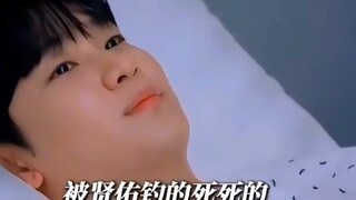 Hyunwoo pretending to sleep = a male vixen, Haein is totally obsessed with him😉