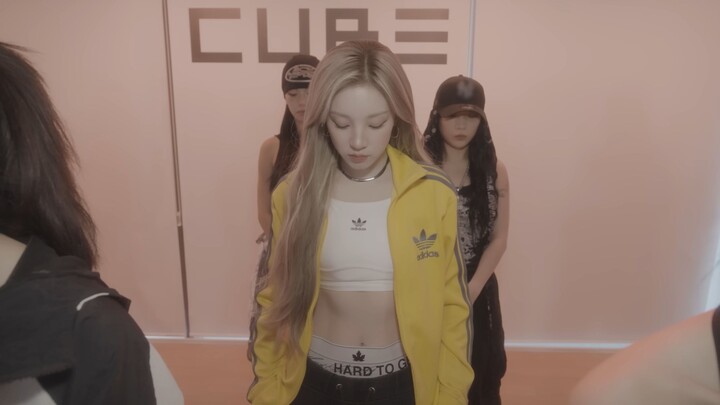 250922 i-dle Song Yuqi M.O. Versi Ruang Latihan Tarian