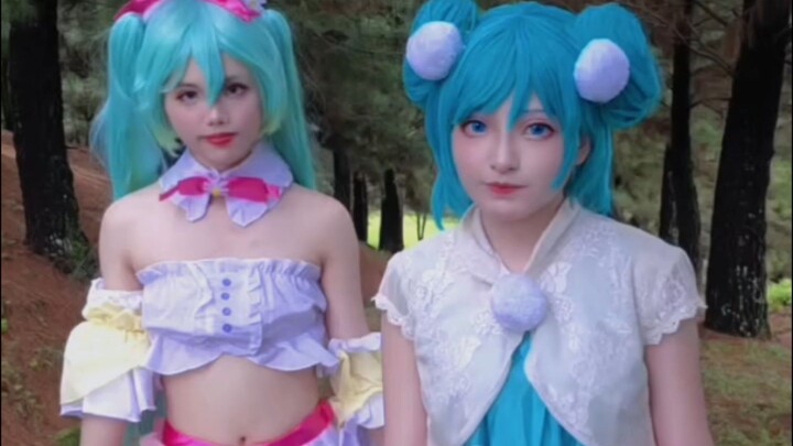 I'm thinking... 🤔💙 #HatsuneMiku #Vocaloid #malaysiacosplayer