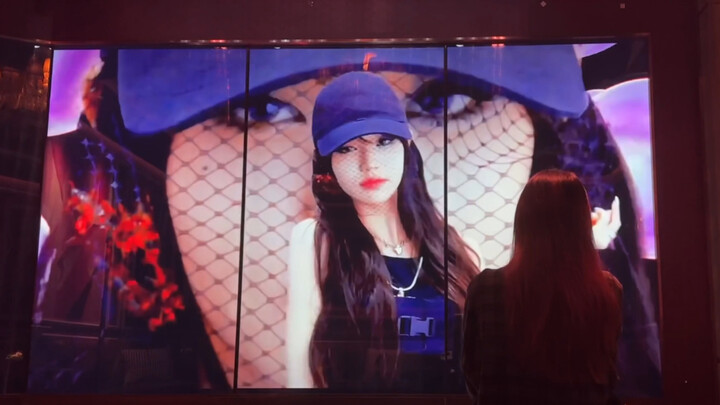 This is what it's like when I'm singing "Baddie" by myself in KTV...