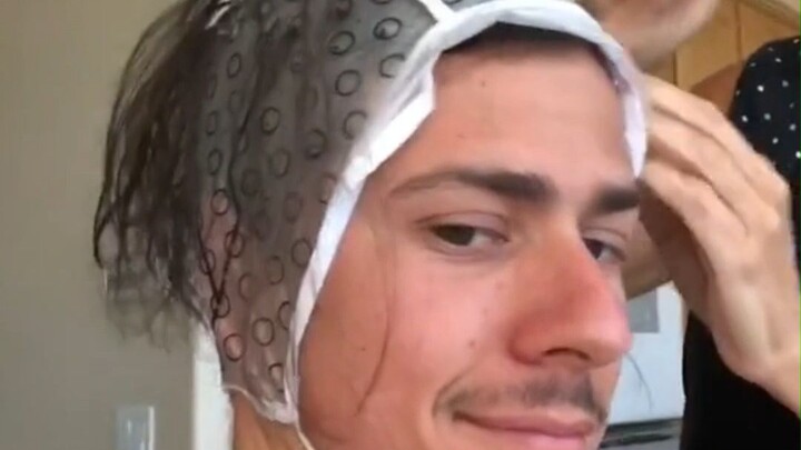 Bro asked his mom to help with a balayage, but it ended up looking like spaghetti!