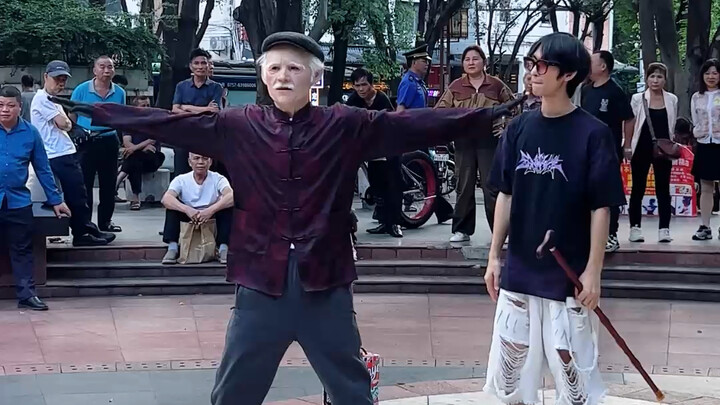 I got played by an old man in the park who was just pretending to be harmless… 😱