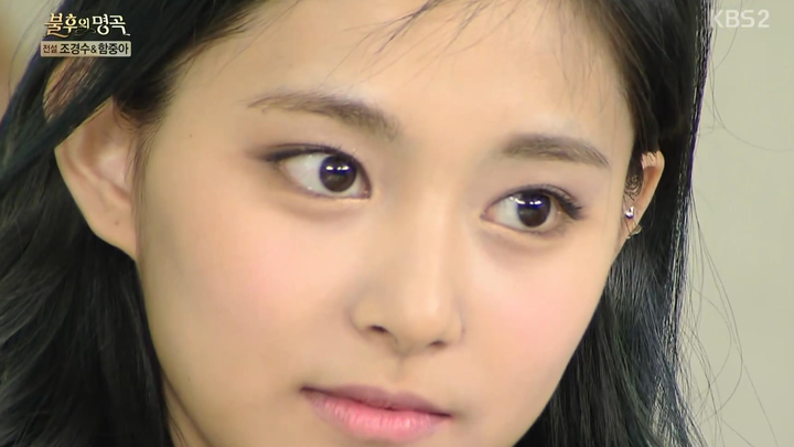 This close-up is just absolutely stunning! Back in her “Jia You Bao” days, Tzuyu truly seemed to emb