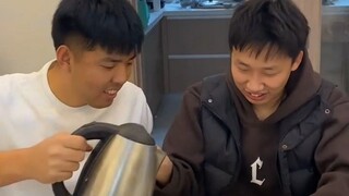有这么吃面的吗？真是两个大聪明，结局我服了