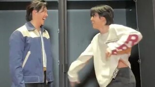 ปาร์คจีมิน & มิดนัท (อีฮยอน) Masquerade Dance Challenge
