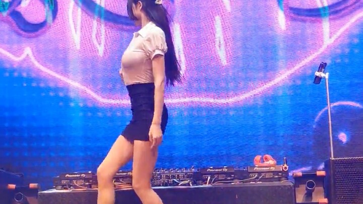 DJ Lee.