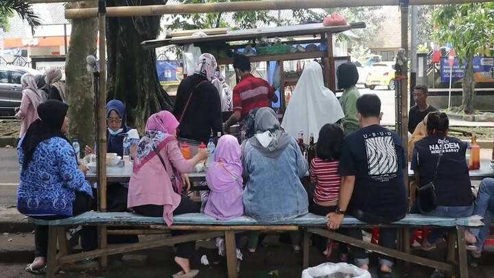 NGANTRI BAKSO VIRAL DI BOGOR SAMPE GAK KEBAGIAN TEMPAT DUDUK !!