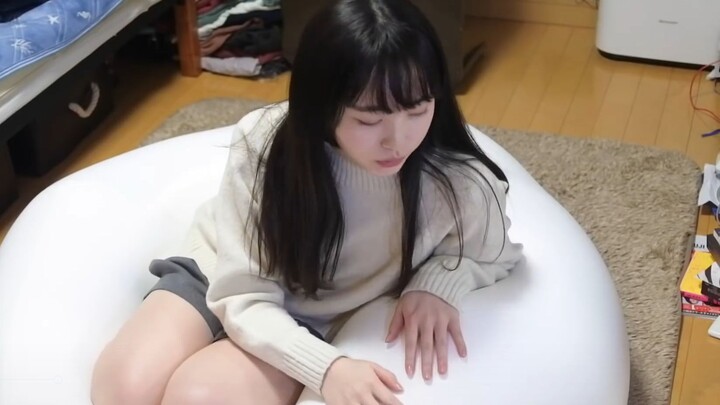 [Mako] I bought a sofa that turns people into total slackers!! [181207]