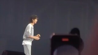 Từ Minh Hạo là thần quản lý vũ đạo nhóm nữ