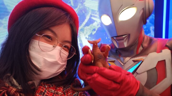 You must accept this brother Mora from me today (bushi)