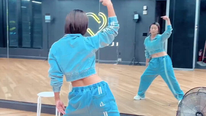 【朴善怜Luna ｜舞蹈】朴老师热身也用砖石王老五Diamond 呀！果然随便跳跳都会吸引我的目光