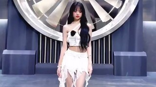 تحدي AHYEON 'BILLIONAIRE' الفردي