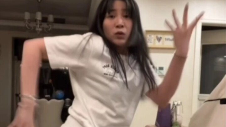 Lao Rongzhi's livestream cooking method has a beauty that feels like it lacks brainstem.