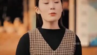 Nag pasya Ang babae na I igay sa kapitan Ang kanyang iniingat!!