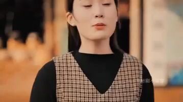 Nag pasya Ang babae na I igay sa kapitan Ang kanyang iniingat!!