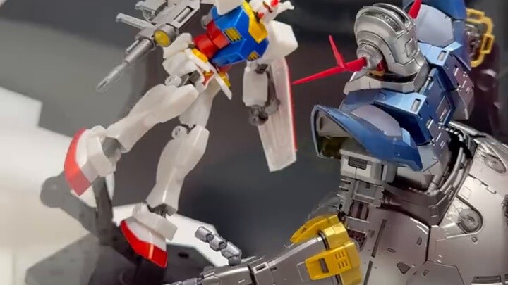 Pangkalan Gundam Chongqing dibuka, dengan pertunjukan cahaya Gundam dengan pemandangan sungai yang k