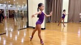 Little cute baby learns Latin dance, but insists on crying, ten years on stage and off stage