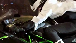[002] Me xe thích ngắm gái xinh