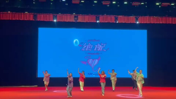 电音节的我们，我们在一起就是绝配