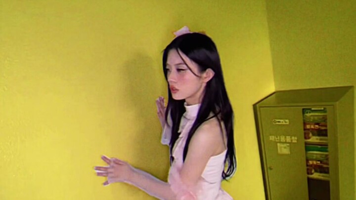 【ILLIT】I Heard a Familiar Voice in the Backrooms | The God of the Backrooms Community
