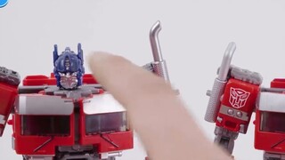 [Transformers 7] KO Optimus Prime được so sánh chi tiết với SS102 chính hãng đợt này Black Mamba nội