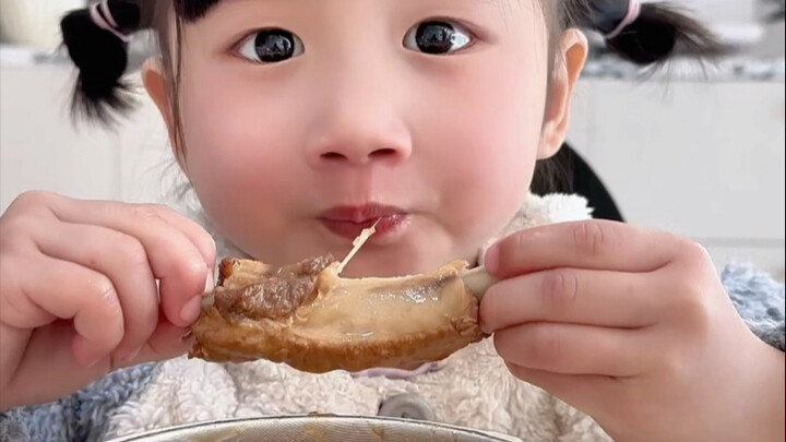 วันนี้มีของกินเยอะแยะจนเลือกไม่ถูกเลย