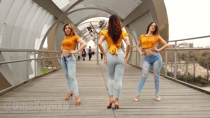 欧美舞蹈，紧身牛仔裤，