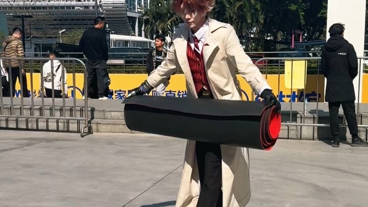 How come someone brings their own red carpet to a comic convention?