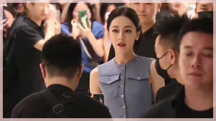 كلما ازدادت شهرة النجوم، زاد تواضعهم: ريبا تسافر في خيمة متنقلة، وكو تيانلي يبقى متواضعًا كأي مارّة 