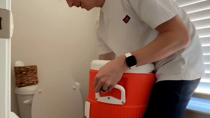 เมื่อหนุ่มคนนั้นฉี่ไปเป็นตันต่อหน้าแฟนสาว