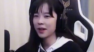 女主播疯狂输出名场面：你又要36d又要巴黎世家嗨丝，你想上天啊！