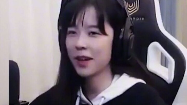 พิธีกรสาวปล่อยมุกเด็ดสุดปัง: คุณจะเอาทั้งไซส์ 36D ทั้งแบรนด์บาเลนเซียก้าและไฮซ์ คุณอยากขึ้นสวรรค์เลย