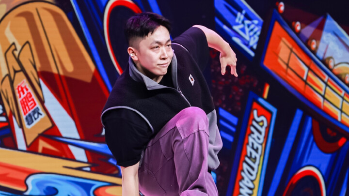 When a tutting dancer delivers an otherworldly judging performance [Figo]