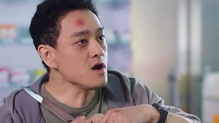 Đi mua thuốc ở hiệu thuốc, người nào cũng hài hước hết nấc.