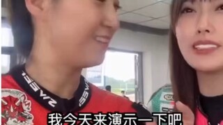 How do girls wearing leather jumpsuits go to the bathroom? Live demonstration
