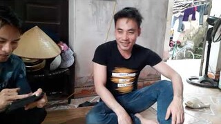 Thịt gà luộc nóng hổi ngon tuyệt vời. Mời cả nhà