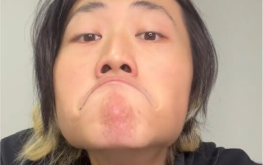 Let's see who can make this表情!