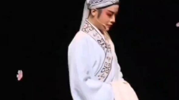 Oh my god, who would have thought that Junjun would be shy!!! Don't be shy when people praise you#陈丽