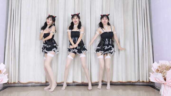 Phut Hon Giant Swing: White Straps, Barefoot, Black Little Devil — Vertical Video