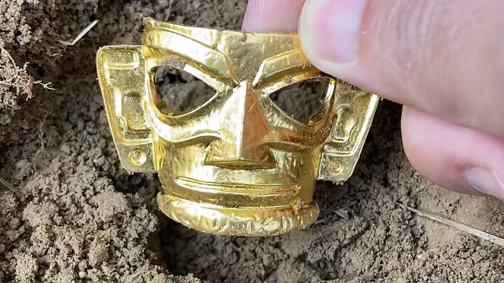 Nghe nói càng đào ở Tam Tinh Đôi thì càng thấy kỳ lạ.