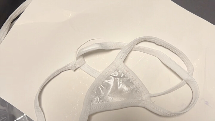 Mẹ phát hiện quần áo nữ trong tủ đồ của anh trai và hỏi có phải của tôi không.