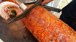 Ba rọi quay lá mắc mật Tây Bắc 300k/kg da vàng ròn rụm siêu ngon trên vỉa hè Sài Gòn