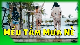 MỀU XUYÊN KHÔNG TRỞ VỀ TUỔI THƠ TẮM MƯA CÙNG BÉ HEBI VÀ CHỊ PANDA*CHIỀU 5GIỜ30 MỀU CÓ VIDEO MỚI NHA