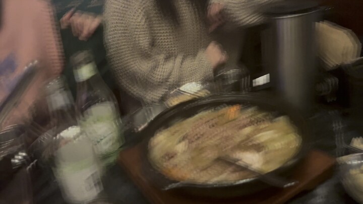 ขณะที่ซีเฟิ่นกำลังเมาอยู่ ในร้านเหล้าก็เกิดเสียง 3call ดังขึ้นกะทันหัน