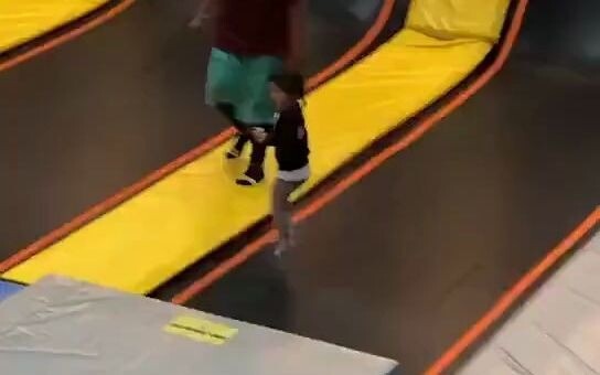 เด็ก 12 ขวบฟ้องแม่ว่า “แม่ หนูน้อยเรียกหนูว่าลุง”