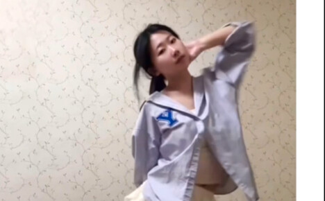 نسخة whiplash بدون مكياج وبحركات خرقاء