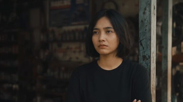 Caca, cewek yang paling tidak beruntung. Hari-harinya selalu ada aja kejadian yang membuat dia kesal