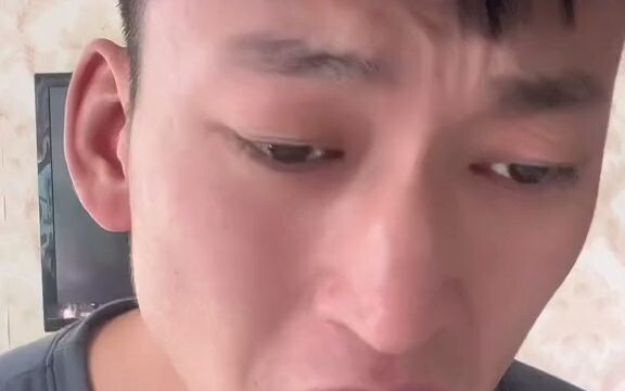 Học sinh Tân Cương dù đi đâu cũng luôn là tâm điểm chú ý.